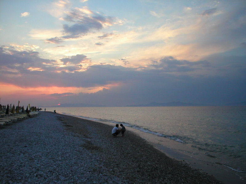 27 juni 2006 Rhodos - Genieten van de ondergaande zon