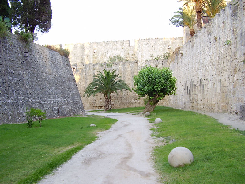 30 juni 2006 Rhodos - Tussen de muren